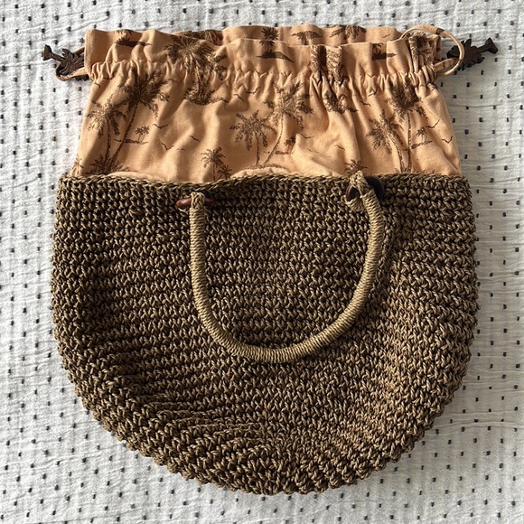 Cappelli Straworld Straw Cinched Tote Bag Island Print Wooden Palm Tree Charms - Picture 4 of 11